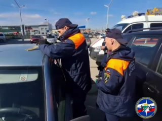 В Новосибирске спасатели вытащили двухлетнего малыша из запертой машины    По данным пресс-службы МАСС, инцидент... (видео)