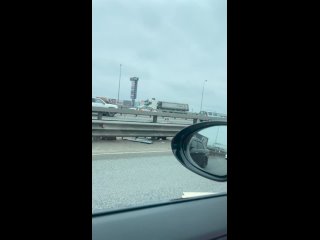 Вот сегодня самый лучший день, чтобы и на КАДе устроить что то.. В городе то скучно сегодня, дороги пустые.. - Елена Федорова