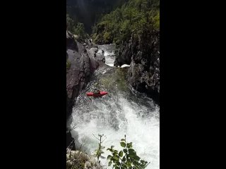 А чем закончилось то? Оператор бросил съёмку и тоже побежал спасать? - Денис Обуховский