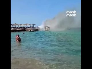 Два курортных катера столкнулись у причала в Хургаде. После этого на одном из них взорвался баллон.    По словам... (видео)