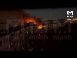 Подъезд может обрушиться вместе с заблокированными людьми — между 8-м и 9-м этажами отслоилась стена. Две квартиры... (видео)