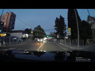 В Сочи подросток на велосипеде едва не попал под машину    Как видно на записи с видеорегистратора, мальчик выехал со... (видео)