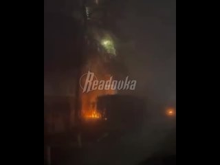Два жилых дома пострадали от украинских БПЛА в Таганроге   Частичные повреждения есть на земле. У людей выбиты окна,... (видео)