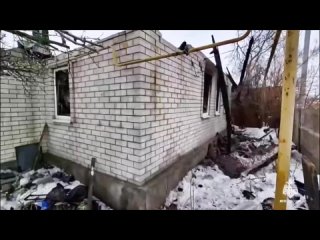 Эксперименты с огнем оставили жителя Гуково без крыши над головой.    🔥Мужчина решил развести костер в своем сарае.... (видео)