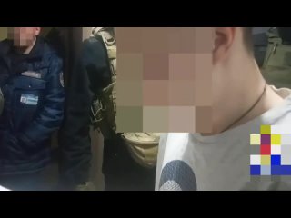 Полиция задержала молодого человека, который вместе с друзьями разукрашивал электрички на станциях.   Вандалы рисовали... (видео)