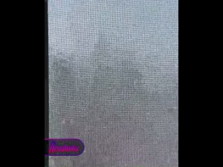 Владивосток топит кипятком из-за прорыва трубы — в многоэтажку бьет 9-этажный фонтан    Труба с горячей водой во... (видео)