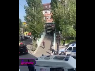 В Махачкале при перестрелке погиб один сотрудник полиции — двух тяжелораненых боевиков госпитализировали в стационар   ... (видео)