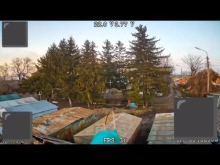 🔥 ВС РФ активно работают по оккупантам в Судже    ▪Наш FPV-дрон пролетел через центр временно оккупированной Суджи и... (видео)
