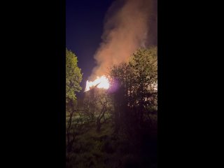 В Пгт Рябово, Тосненского района сгорел Барак  Тосненский район, п. Рябово, ул. Рычина  На место происшествия выезжали... (видео)