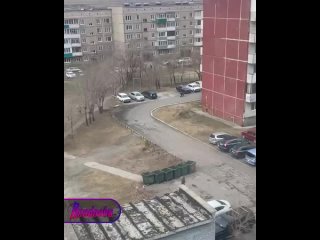В Сибири бушует ураган, в регионах летают металлические фанеры, теплицы и мусорки — в Абакане часть районов остались... (видео)