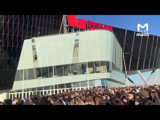 Фанатов Macan эвакуировали из МТС Live Холл в Екатеринбурге, где сегодня должен пройти концерт музыканта. По одной из... (видео)
