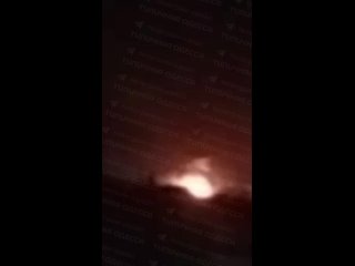 🔥 Прилёт по подстанции в Одессе    Сообщают что поражена подстанция в районе Толбухина в Одессе. Зафиксировали уже... (видео)