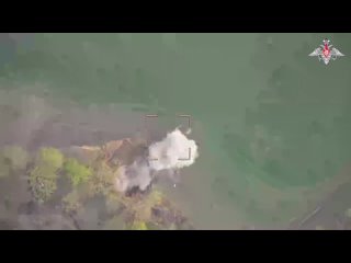 🔥 «Ланцет» поджарил «Краба»    Расчет барражирующего боеприпаса «Ланцет» группировки войск «Запад» уничтожил САУ... (видео)