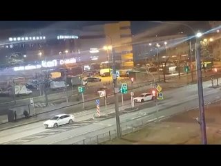 И в каком месте они одинаковые? с лева hyndai с права audi - Денис Паникратов