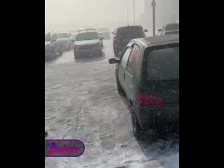 В Златоусте местные жители засняли высадку десанта из военного вертолета на крышу торгового центра    Как утверждают... (видео)