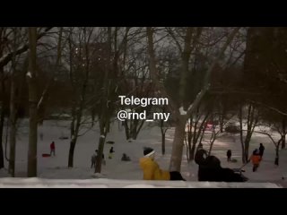 На Нагибина сейчас очень многолюдно! Зима в Ростове (видео)