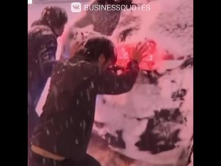 ОСТРОВ ЯПОНИИ УТОПАЕТ В СУГРОБАХ 😱  За всего лишь сутки на острове Хоккайдо выпало 120 сантиметров снега, что приводит... (видео)