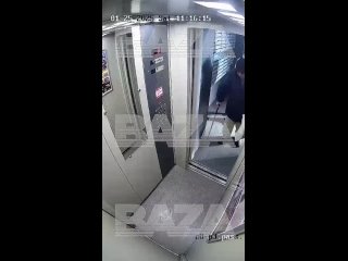 Неизвестный напал на дедушку-инвалида в лифте в Краснодаре: он избил пожилого мужчину и отнял у него все деньги,... (видео)
