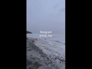 Таганрогский залив. Все больше людей хотят его увидеть, не боясь за свою жизнь!  Не выходите на лед, это опасно! (видео)