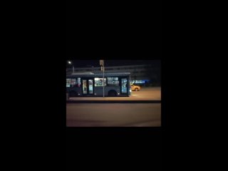 Забавный, но непонятный случай на ш. Революции, вчера  в  22:00. Парень взял да и поехал по рельсам. Ехал, сколько мог.... (видео)