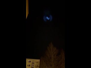 ✨ Небо над Россией озарили светящиеся следы — это остатки ракетного топлива.  Жители Калининграда, Ростова, Краснодара... (видео)