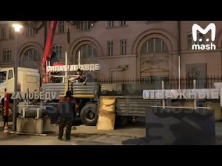 Вечерний телеграм взорвался от видосиков с буквами Z V O у американского посольства в Москве, которые ЭКСТРЕННО начали... (видео)