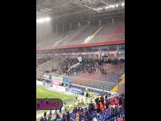 А тем временем на футболе — стадион московского «Динамо» взревел при известии о рекорде Овечкина    Более атмосферной... (видео)