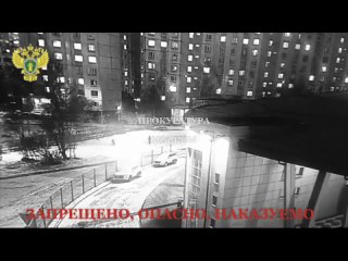 🚀 В Москве мужчина выстрелил из ракетницы в собаководов.   На бульваре Дмитрия Донского житель многоквартирного дома... (видео)