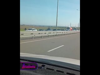 Кальянчик, нарды, гонки на обочине — первомайская пробка к Крымскому мосту русского человека не испугает    На подъезде... (видео)
