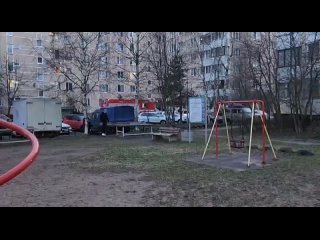 В Сестрорецке, по адресу: Приморское шоссе 261А, произошел взрыв. Выбило окна на втором этаже. Возгорания и пожара не... (видео)