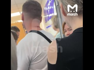 Пассажиры рейса UTA249 "Москва — Сочи" больше суток не могут долететь до курорта. Людей высадили в Минводах, разместили... (видео)