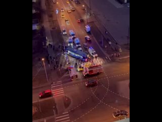 В Москве произошла авария с участием автобуса и 3 автомобилей — 4 человека пострадали    Инцидент с участием сразу 4... (видео)