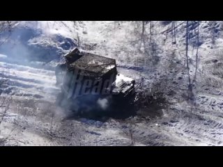 «На день рождения ребята с соседних позиций прислали дроном банку сгущенки и пачку печенья!» — как живут БПЛА-бойцы ВС... (видео)