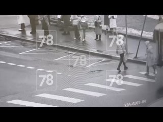 Полицией проводится проверка по факту ДТП на улице Оптиков, где пострадала женщина-пешеход.   Сегодня в 8:10 около дома... (видео)