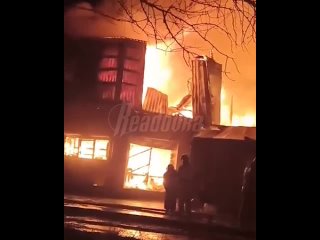 Загорелся штаб волонтеров, очищающих пляжи от мазута в Анапе   В станице Благовещенской под Анапой полыхает пансионат... (видео)