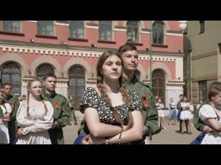 ❤ «Вальс Победы» в Донбассе: 80 пар станцевали вальс Победы в Дебальцево    В акции приняли участие учащиеся школы №4 —... (видео)