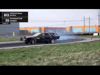 Во время заезда на чемпионате по дрифту в Питере произошла магия: с одного из автомобилей слетела шина, а потом, как ни... (видео)