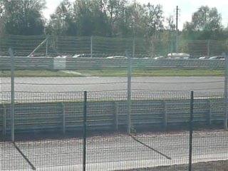 На самой длинной прямой трека(870м) скорости за 300км\ч!