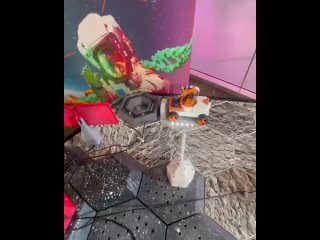 👨🚀 Просто космос! Изучить метеориты, вырастить растение в пробирке и увидеть скафандры для полёта на Марс. Всё это... (видео)