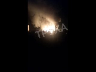 ⚠️💥 Харьков — серия мощных взрывов  Сообщается, что нанесены удары по предприятиям украинского ВПК. На местах прилетов... (видео)