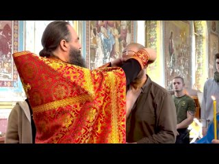 «Благословляется раб божий Иоанн» — португальский журналист и волонтер принял крещение в полуразрушенном храме под... (видео)