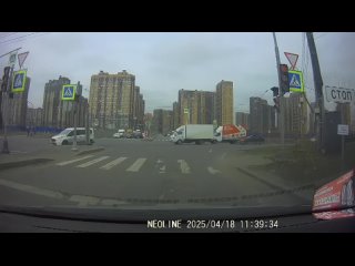 В Парголово 18 апреля в 10:20 убежала собака породы левретка по кличке Мотя. Мальчик, окрас - полностью белый. Рост в... (видео)