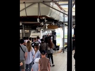 Экстремальная поездочка на борской канатке — пассажиры ехали с открытой дверью!  А некоторые и вовсе застряли. ... (видео)