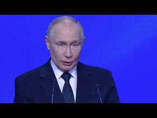 Владимир Путин и Александр Лукашенко принимают участие в форуме "Великое наследие — общее будущее" в Волгограде.   ... (видео)