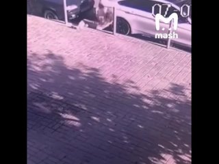 Банда зумеров захватила двор в подмосковных Химках и терроризирует весь район. Почти каждый вечер под сотню... (видео)