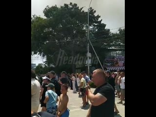В Анапе вспыхнул популярный парк аттракционов  «Джунгли-парк»  Крупный пожар охватил парк развлечений «Джунгли-парк» в... (видео)