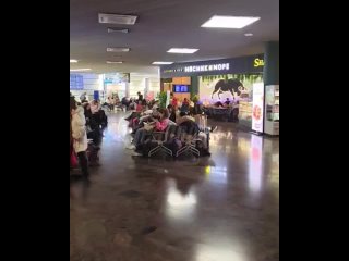 На фоне атаки украинских БПЛА по Краснодарскому краю в аэропорту Сочи задержали более 25 рейсов    Ночью, во время... (видео)