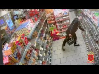 Полиция задержала 20-летнего подозреваемого в налете на продуктовый магазин на Большой Московской.   18 апреля он,... (видео)