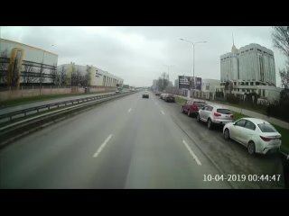 Кто-то тупо захотел проскочить на запрещающий сигнал, не дожидаясь своей стрелки. - Иван Хохлов