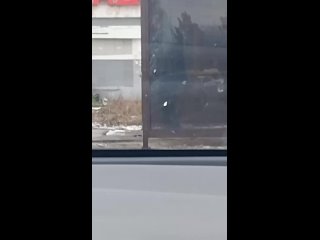 Видно же что наушники в ушах у него,танцует под любимую музыку - Рустем Грудинин